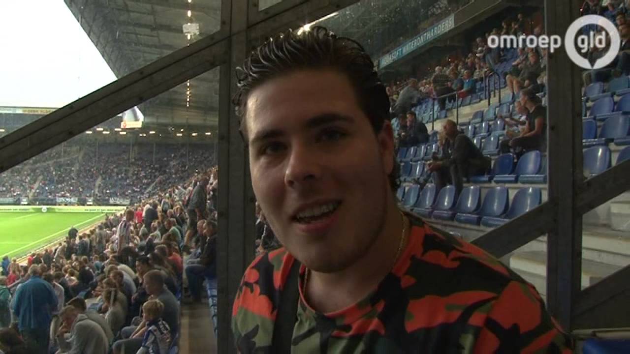 Tientallen Superboeren op tribune in Heerenveen: met weinig man toch gezellig