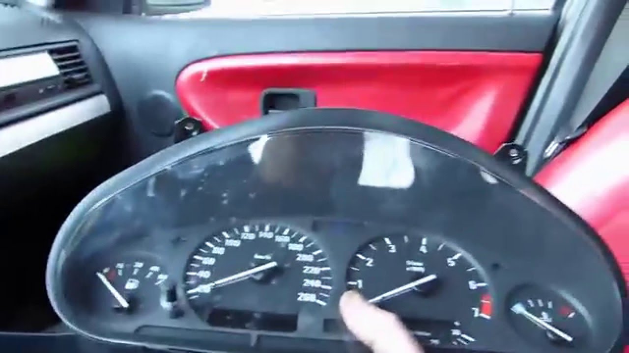Comment démonter le compteur sur BMW E36