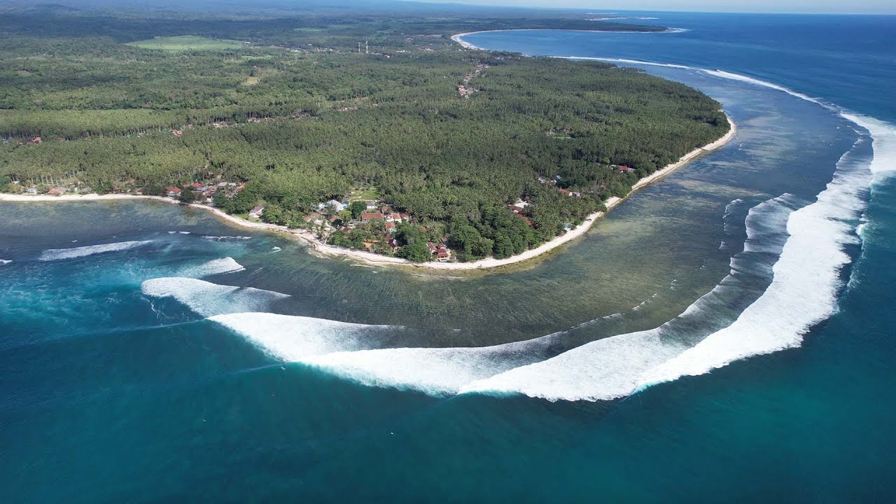 Surfing Sumatra | Vlog 3 - The Mandiri Beach Club “Surfing The Point'' Indonesia Travel