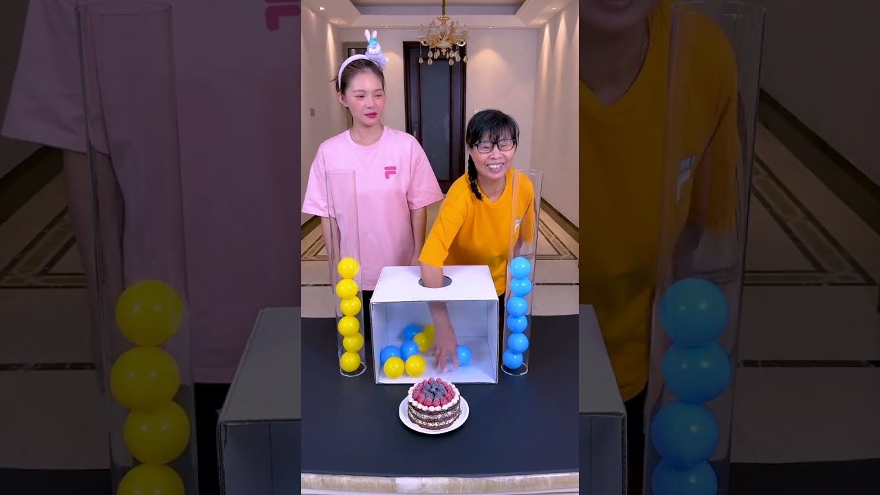 Touch the ball challenge, who can win in the end! #Funnyfamily #Partygames #Challenge