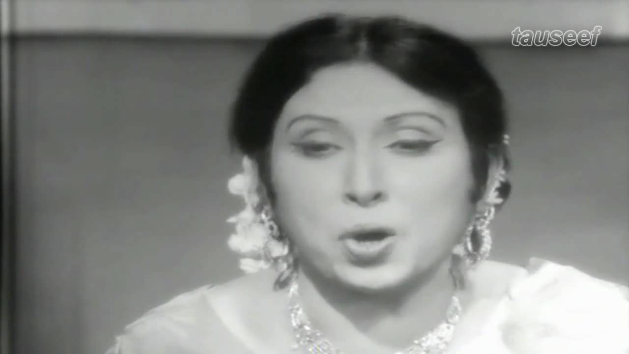 Iqbal bano in program Nikhar PTV - Payal main geet hain chham chham ke
