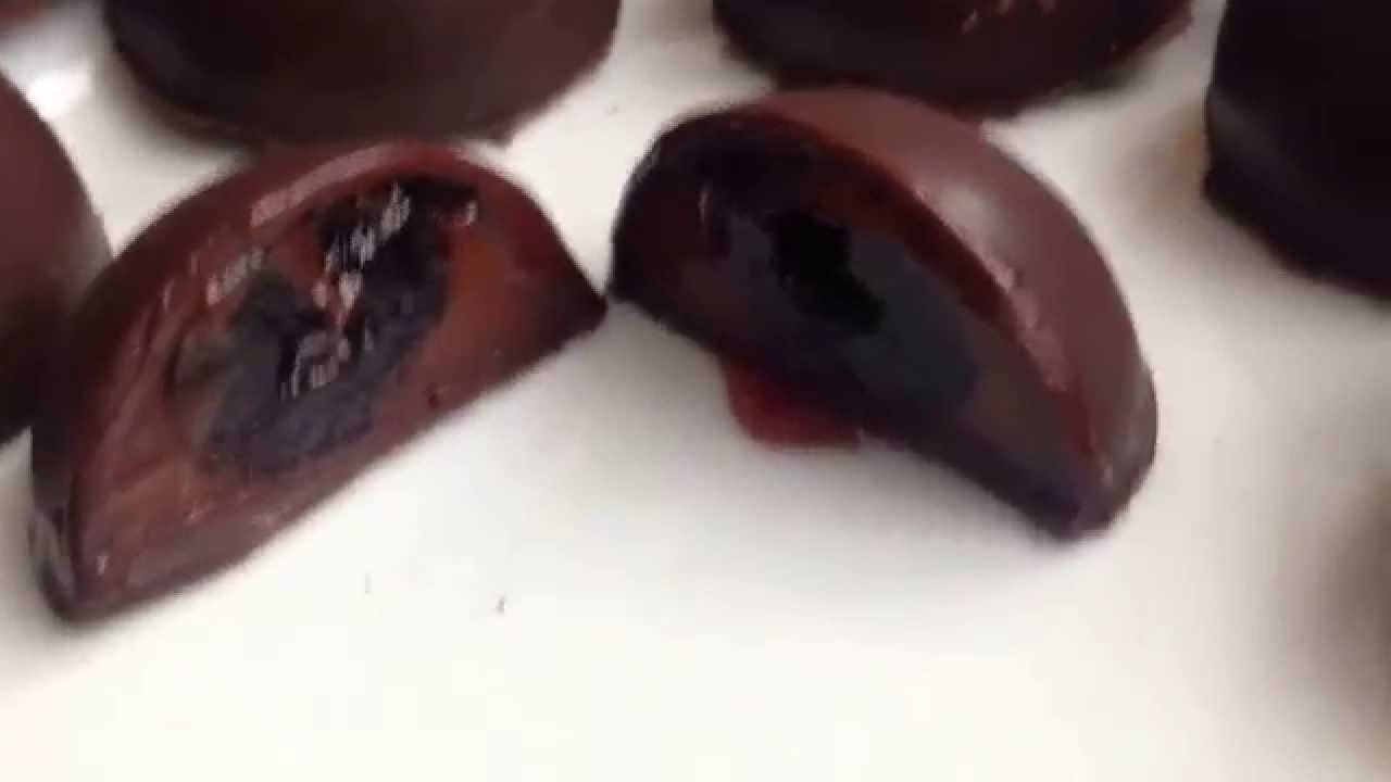 Petit chocolat ganache chocolat et miel et cerise griotte