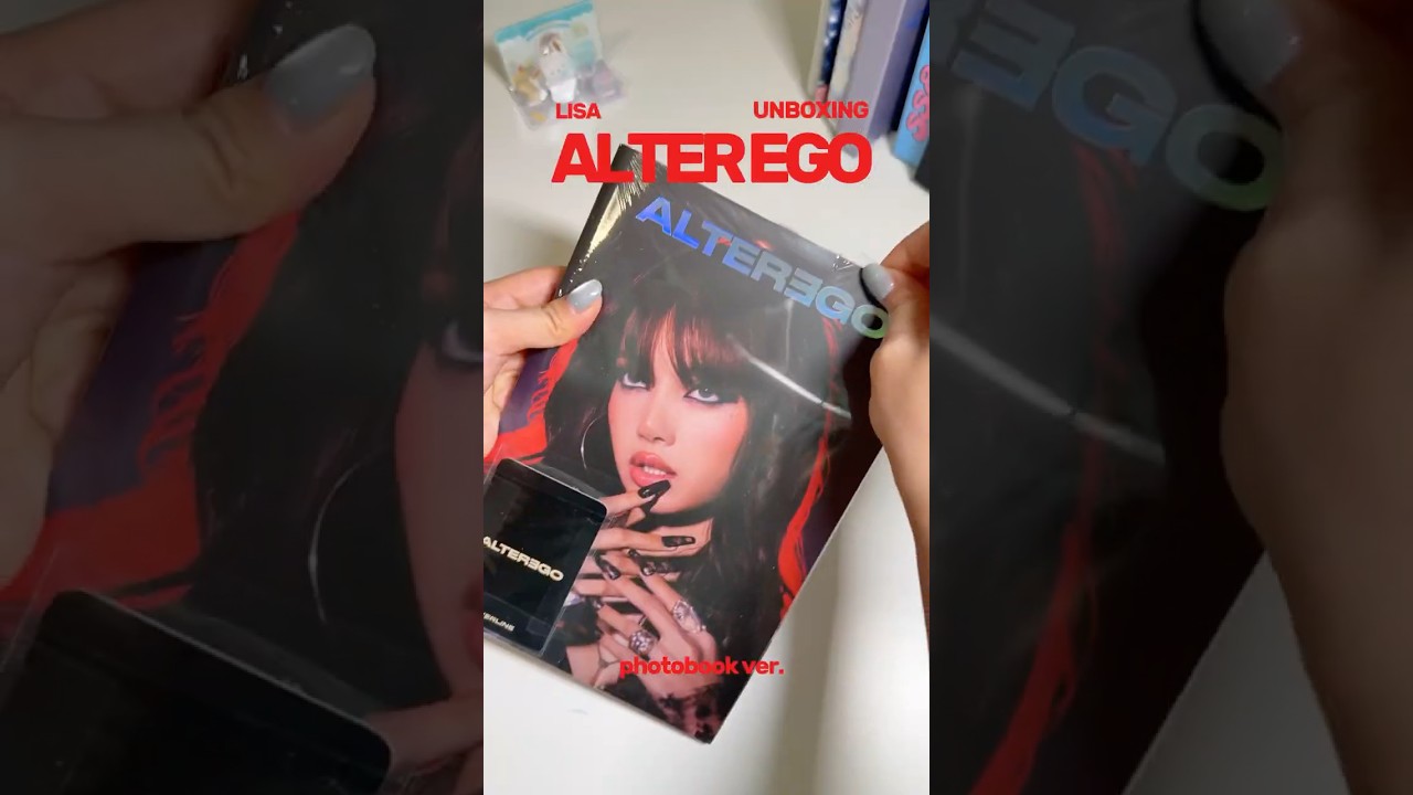 Unboxing LISA&rsquo;s new photobook 