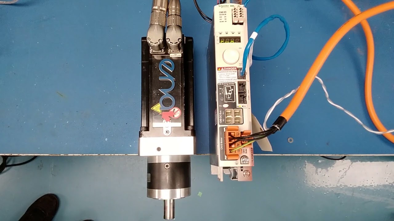 413588 - Schneider Electric - Servo Drive - LXM32AD30M3 - 2424001134