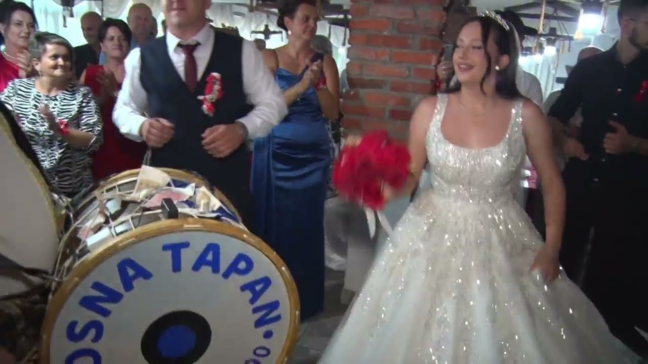 Adela Šečić & Bosna Tapan - Svadba Orahovica - Restoran Nasko bazeni