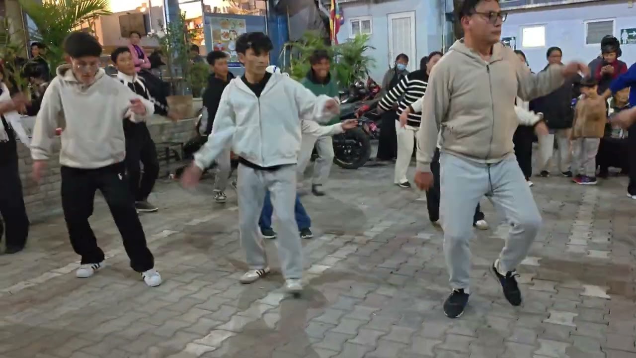 རེས་གཟའ་སྤེན་པའི་སྒོར་གཞས།