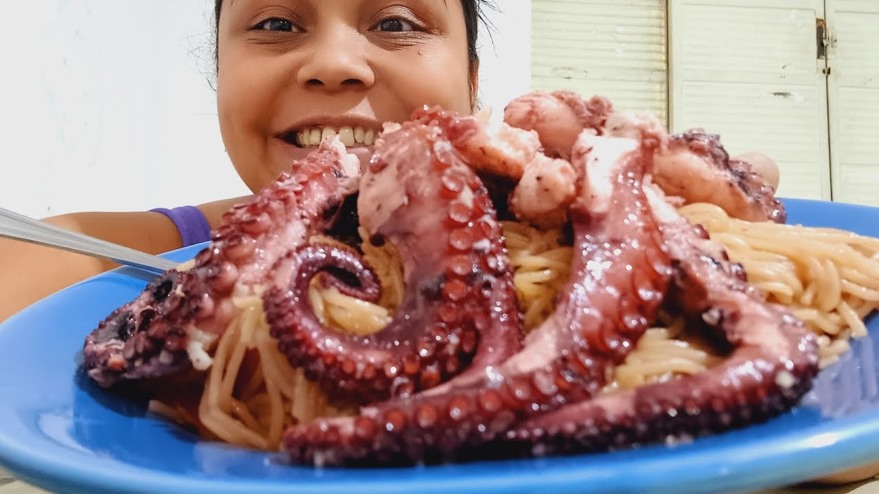 ALMOÇO DE HOJE POLVO 🐙 COM MACARRÃO ALHO E ÓLEO