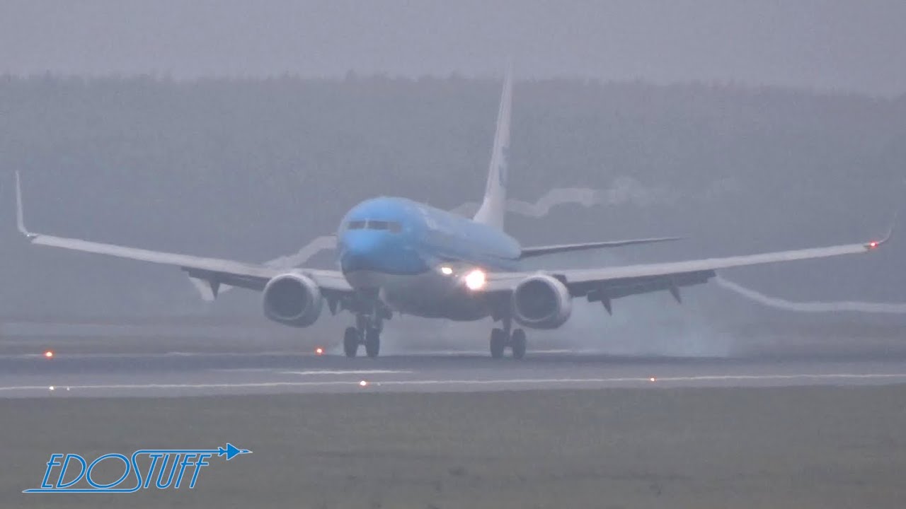 Vienna Airport VIE/LOWW 10 Minute Foggy Plane Spotting - Takeoffs & Landings