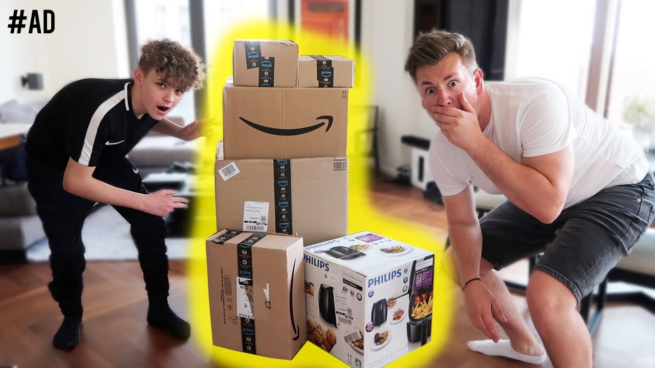 WE GOT SENT THESE GIFTS FROM AMAZON!