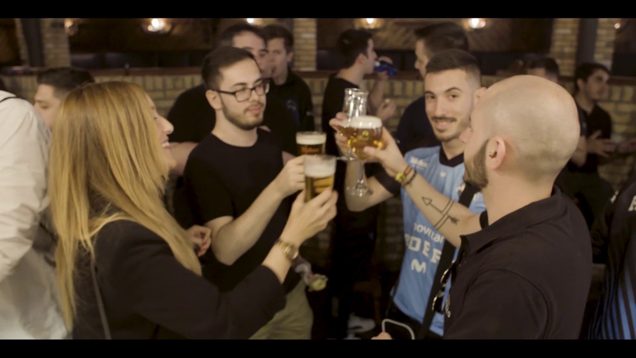 Movistar Riders visitan la fábrica de Mahou