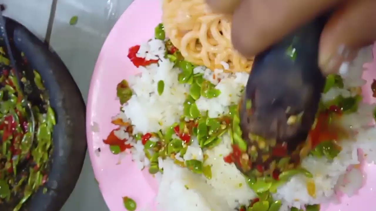 Makan rujak tumbuk#vidio#makanan#youtube