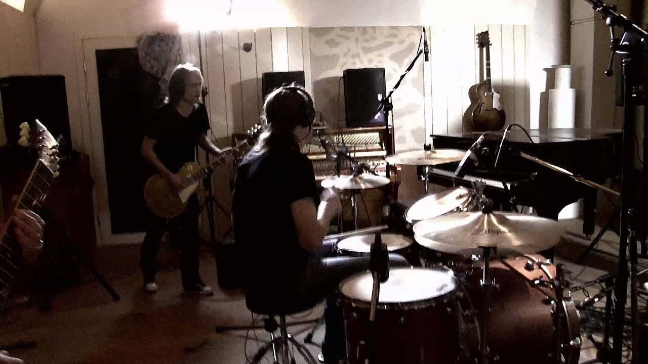 The Milestones - Shalalalovers (Official video)