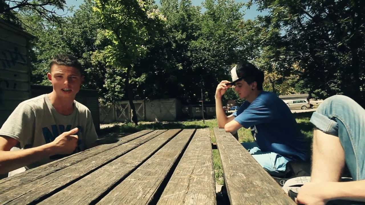 SenkiH&aacute;za - Szombat (Official Music Video)