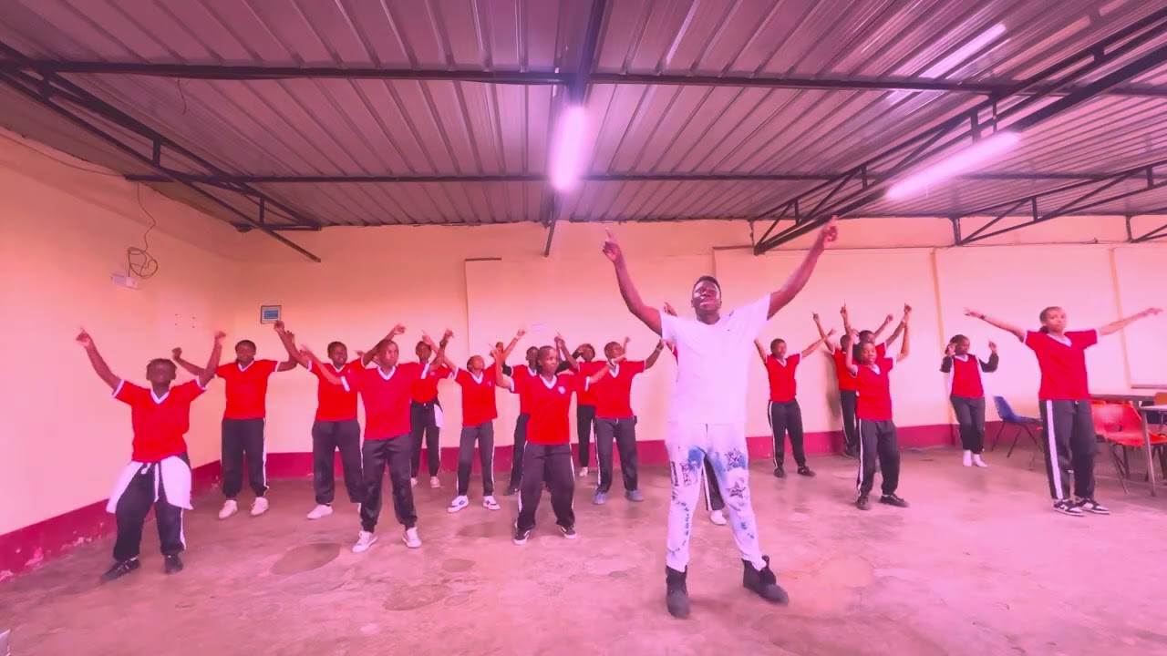 Afrodonke (coach Phil) in Neema oasis