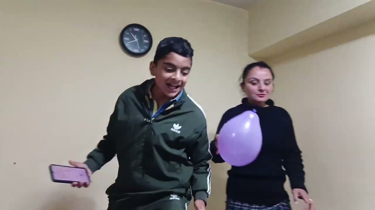 Balance the balloon 🎈🎈