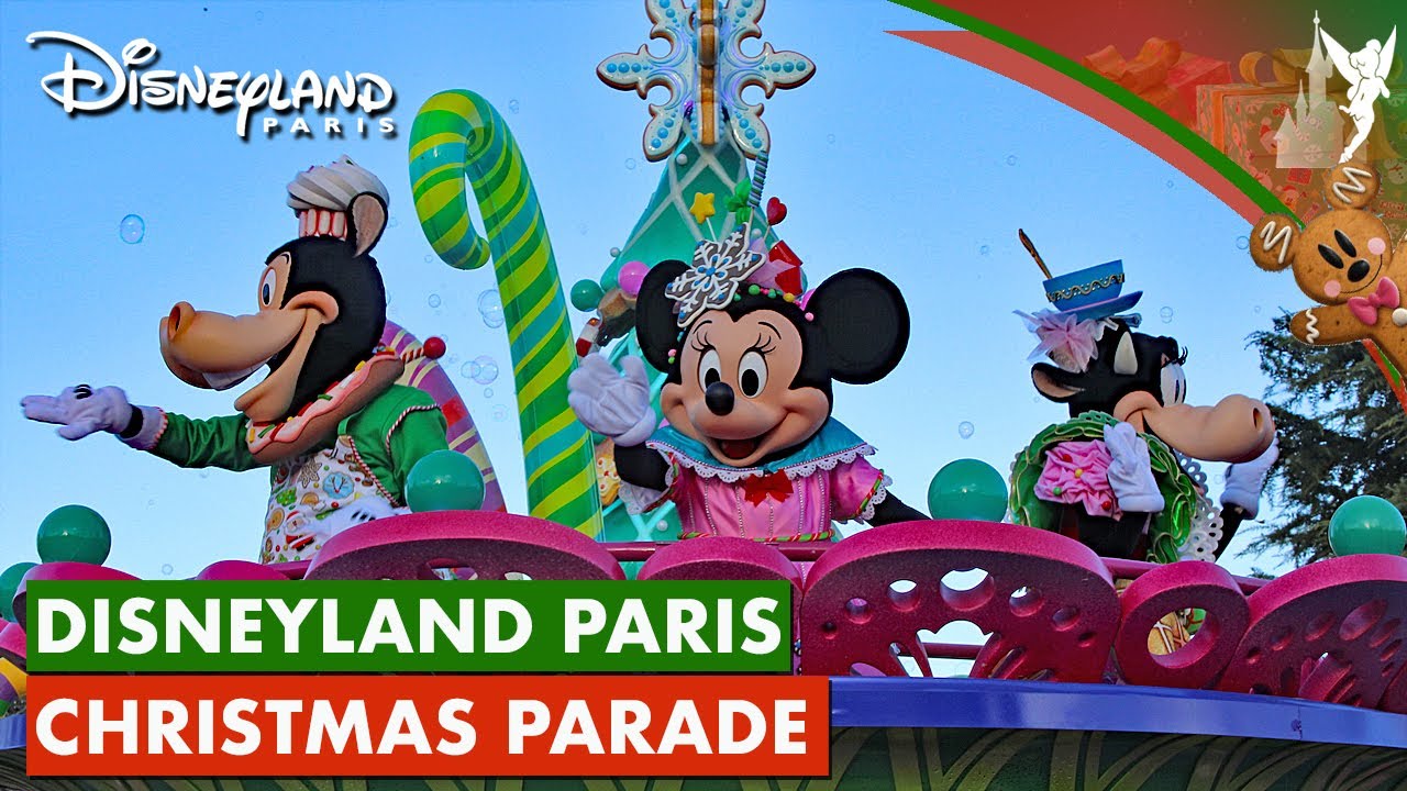 🎄 Mickey's Dazzling Christmas Parade at Central Plaza in Disneyland Paris 2022 / Saison Noël 2022