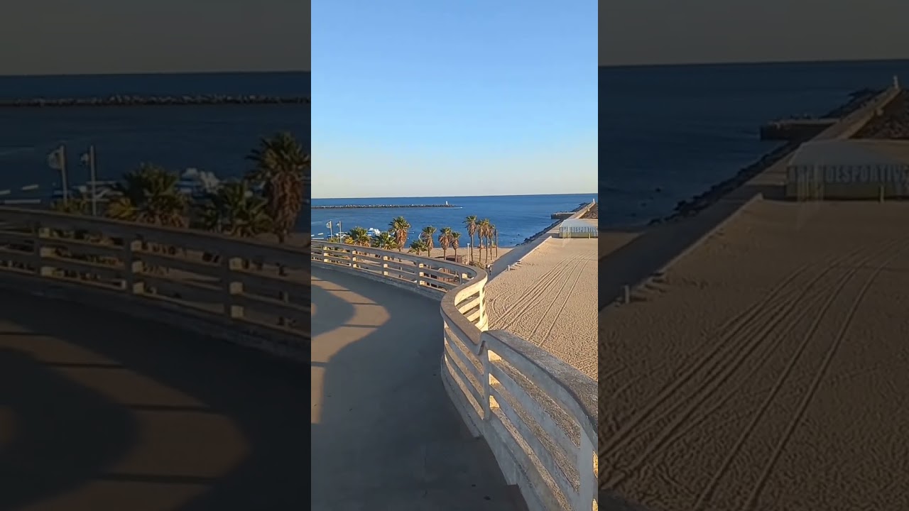 Praia da Rocha as the sun goes down 