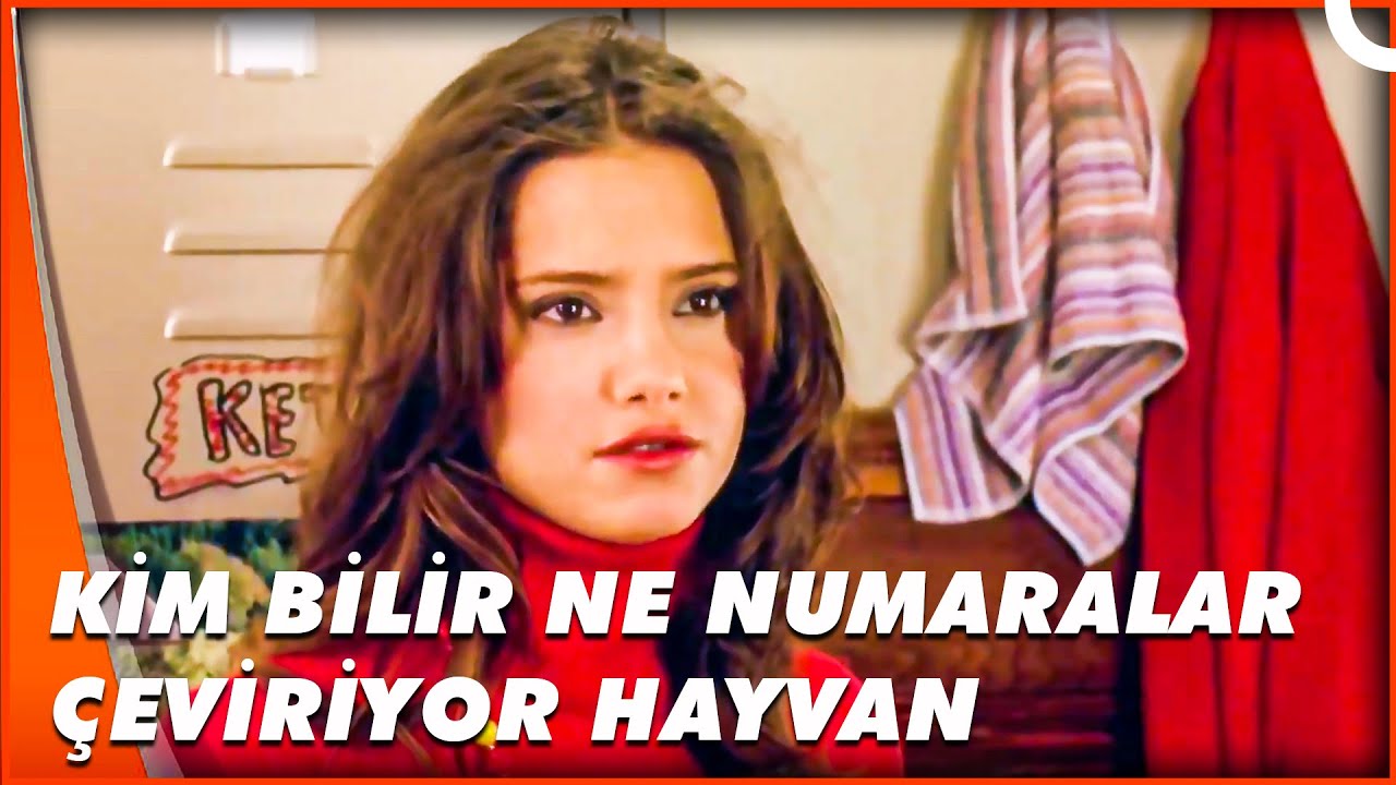 Arzu, Matkap Emre'yi Teftiş Etmeye Geliyor | Hababam Sınıfı Merhaba