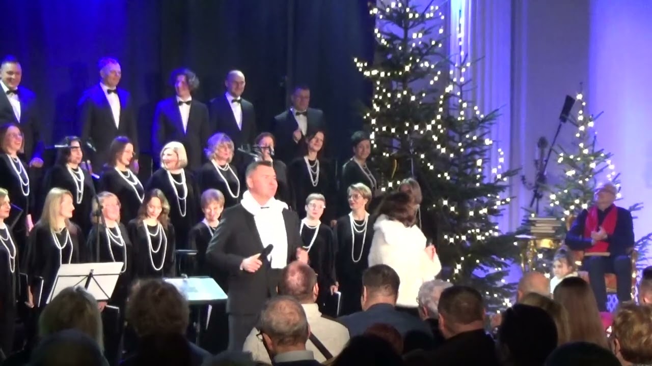 Agata Bąk oraz Krzysztof Sznycer śpiewają na koncercie w Zamku w Rydzynie.