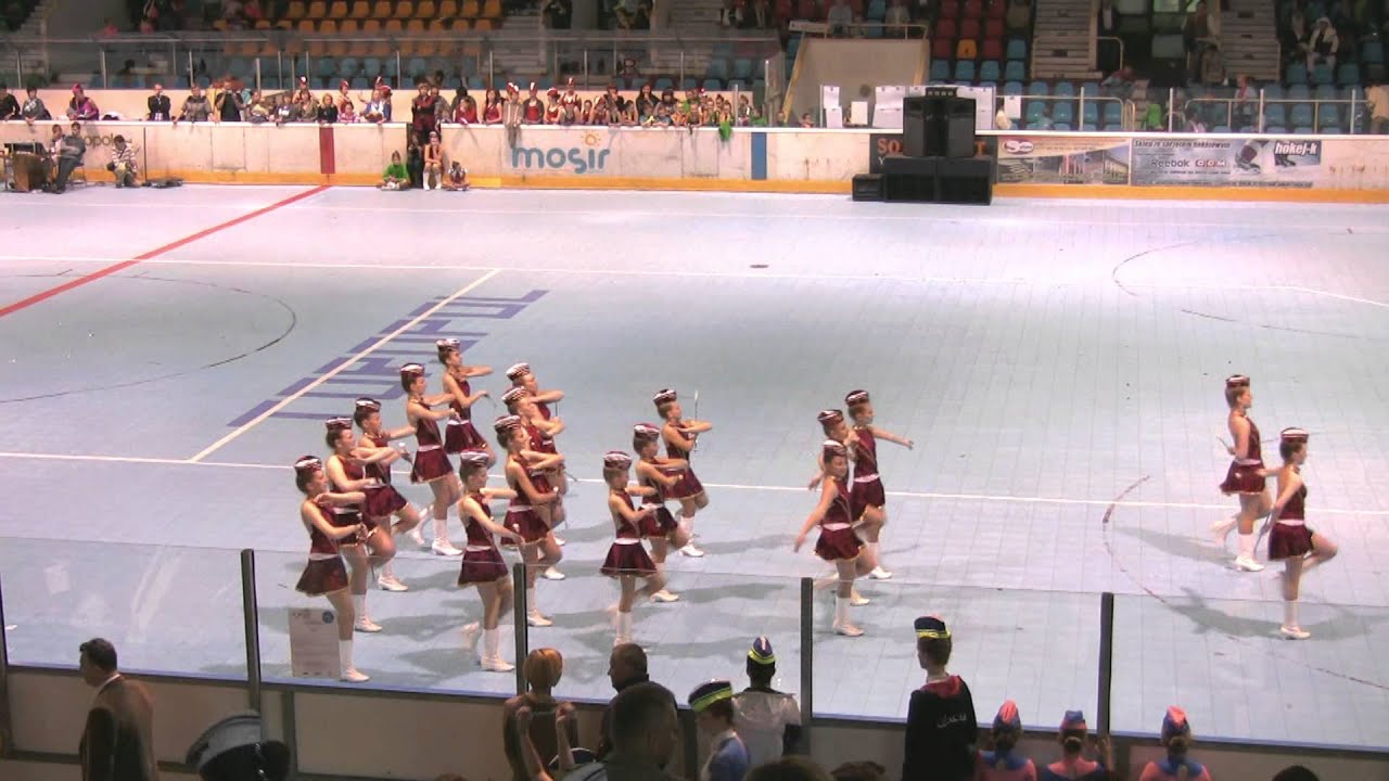 Fantazja Ogrodzieniec MP Opole 2012 przemarsz juniorki