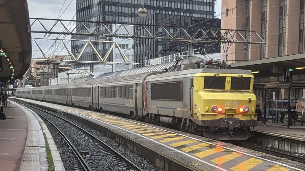 corail ou rcr Bourgogne avec la BB 7321 Vanille fraise a Lyon part dieu