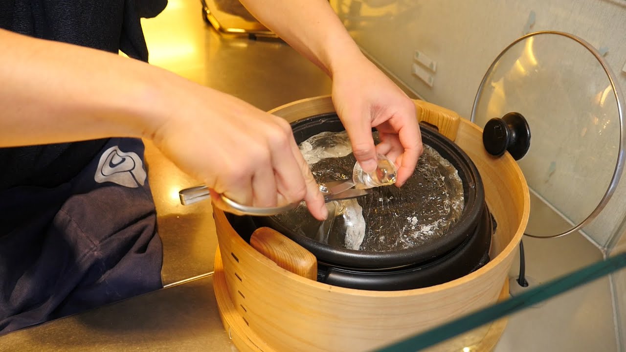 【職人技】江戸時代からの日本伝統を守り抜く有名飴細工師が手掛ける金魚の飴細工の作り方