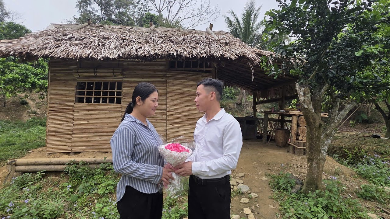 Kind CEO Gives a Meaningful Gift to a Single Mom, Sparking a Love Story