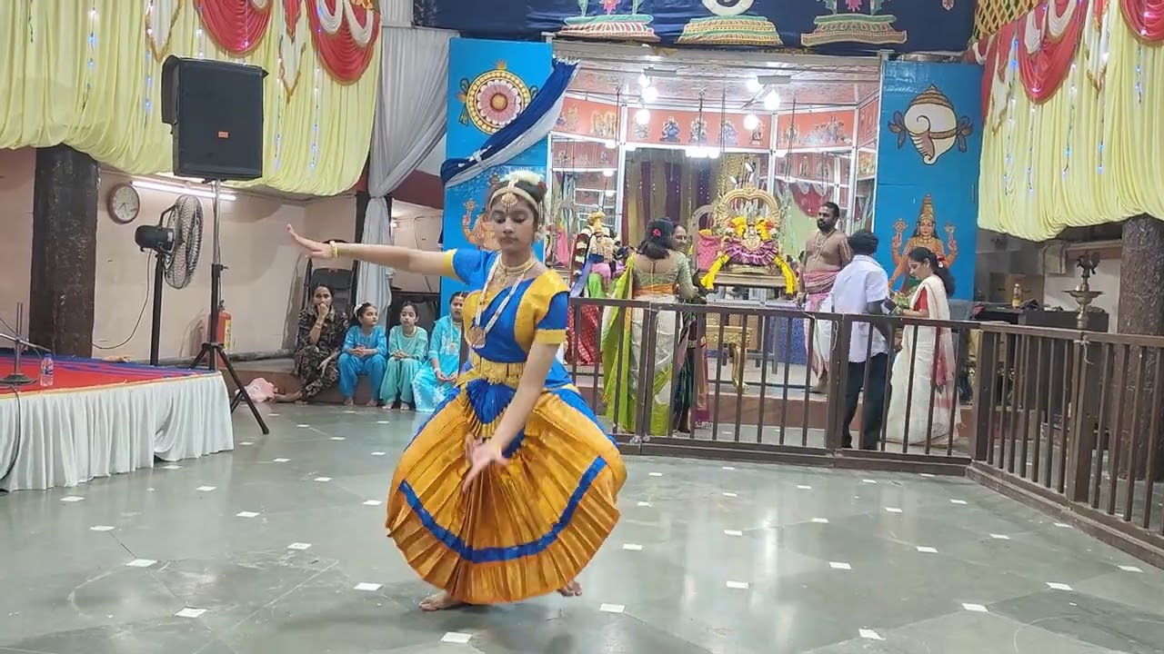 Nisha Balan Navaratri dance video5 07-10-2024
