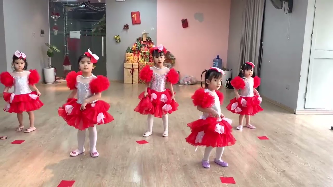WeeArt - Little Ballerinas (Dance Practice)