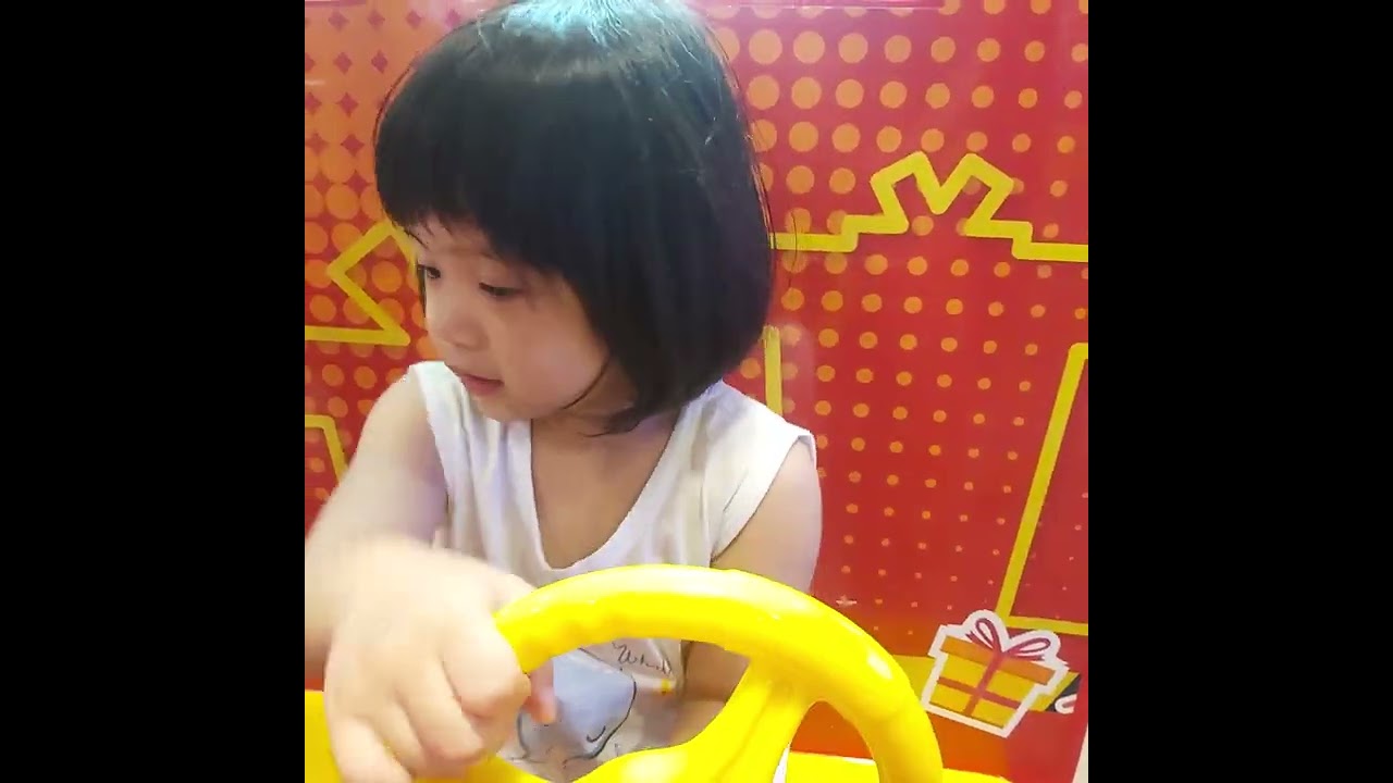 march 02 2023 | Zarah playing with new friend at mall | #youtubeshorts #ytshorts #babies #funny
