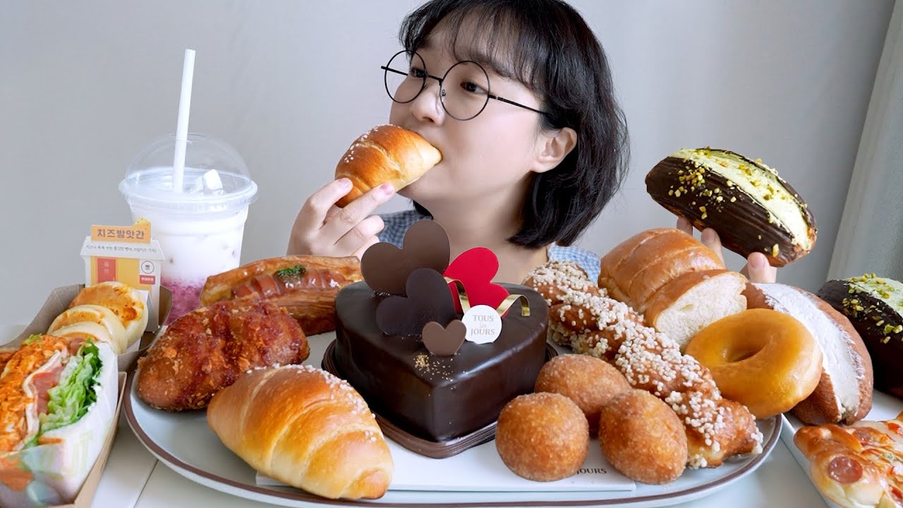 감기바이러스에 빵백신 투여🤒🤍11만원어치 뚜레쥬르 빵 먹방🥖초코케이크, 치즈방앗간, 소금빵, 찹쌀도넛, 꽈배기, 얼그레이크림번 등 ❤️REALSOUND MUKBANG | Bread