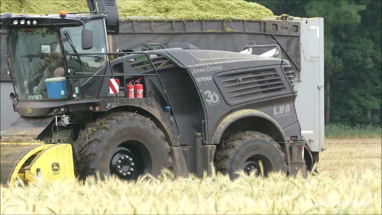 John Deere 9700i black Edition Roggen häckseln für die BGA