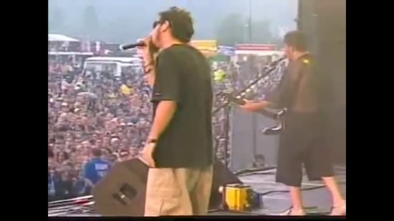 System Of A Down - Needles live [READING FESTIVAL 2001]