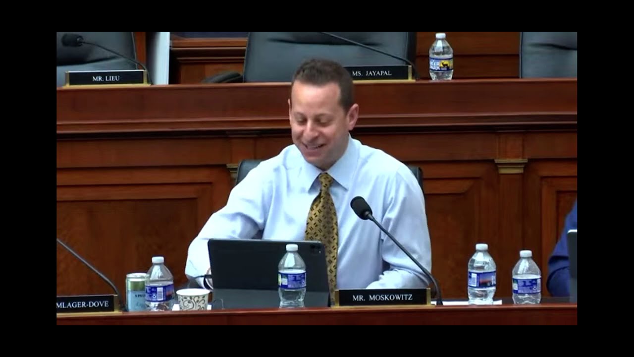 На первом слушании в суде Московиц раскритиковал повторяющиеся слушания по делу Канье Уэста и Джи...