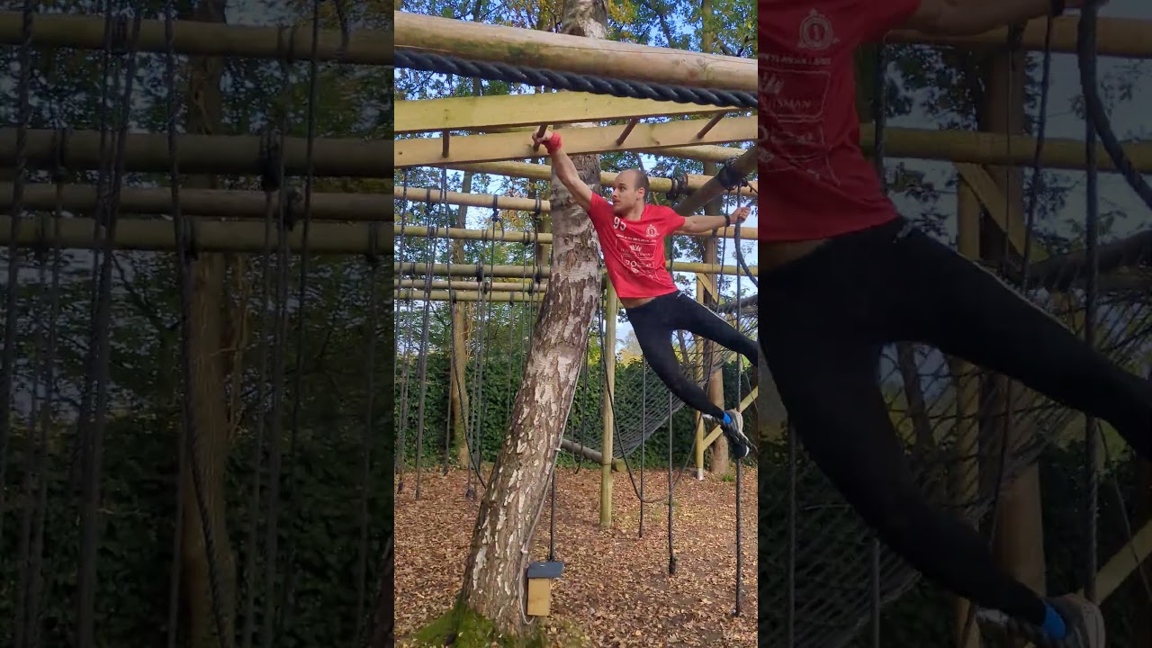 Korte touwtjes + monkeybars #survivalrun #climbing #sports