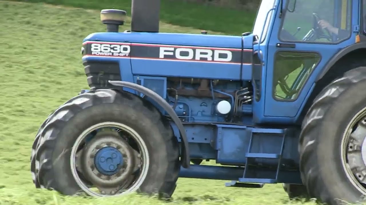 FORD 8630 AND POTTINGER HIT50NZ SPREADING GRASS