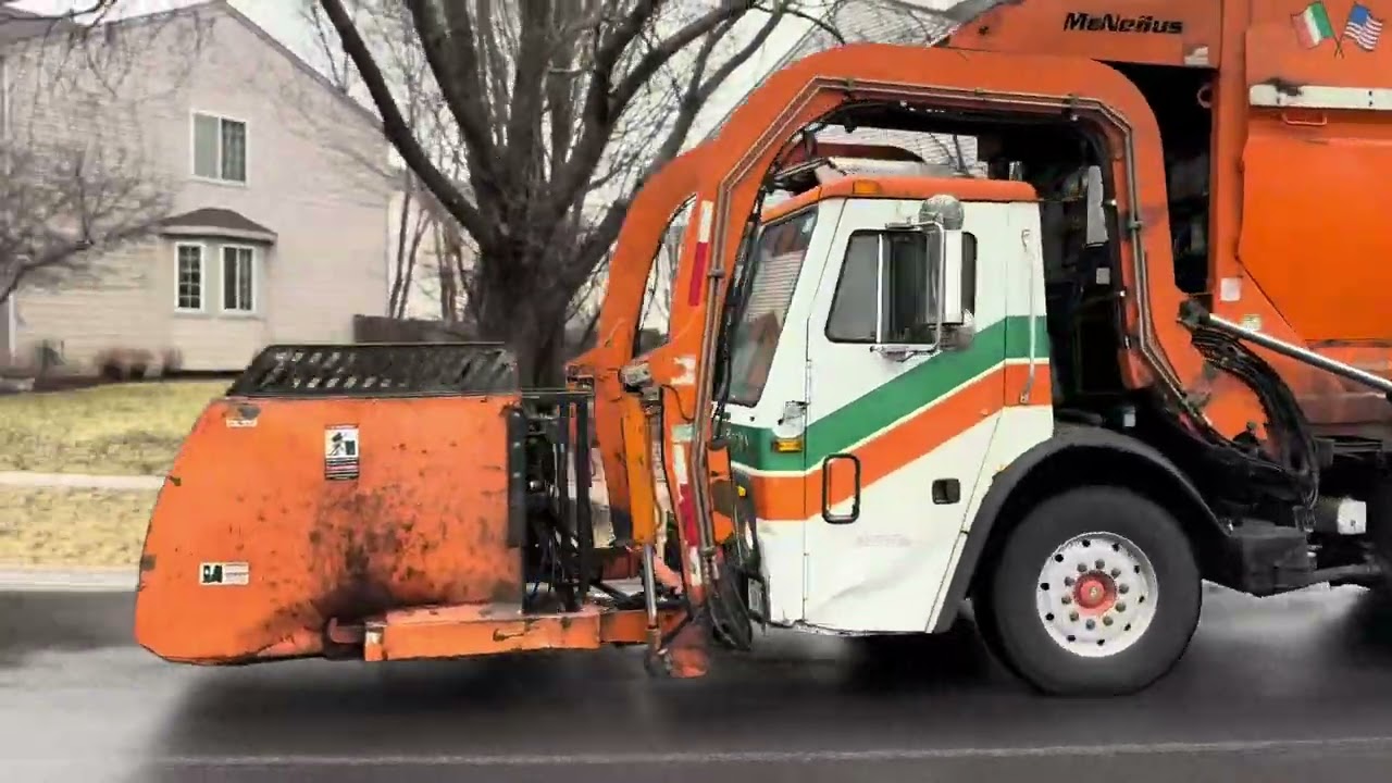 Flood brothers disposal Mack LR McNeillus ￼currto can garbage truck ￼picking up trash in pingree.