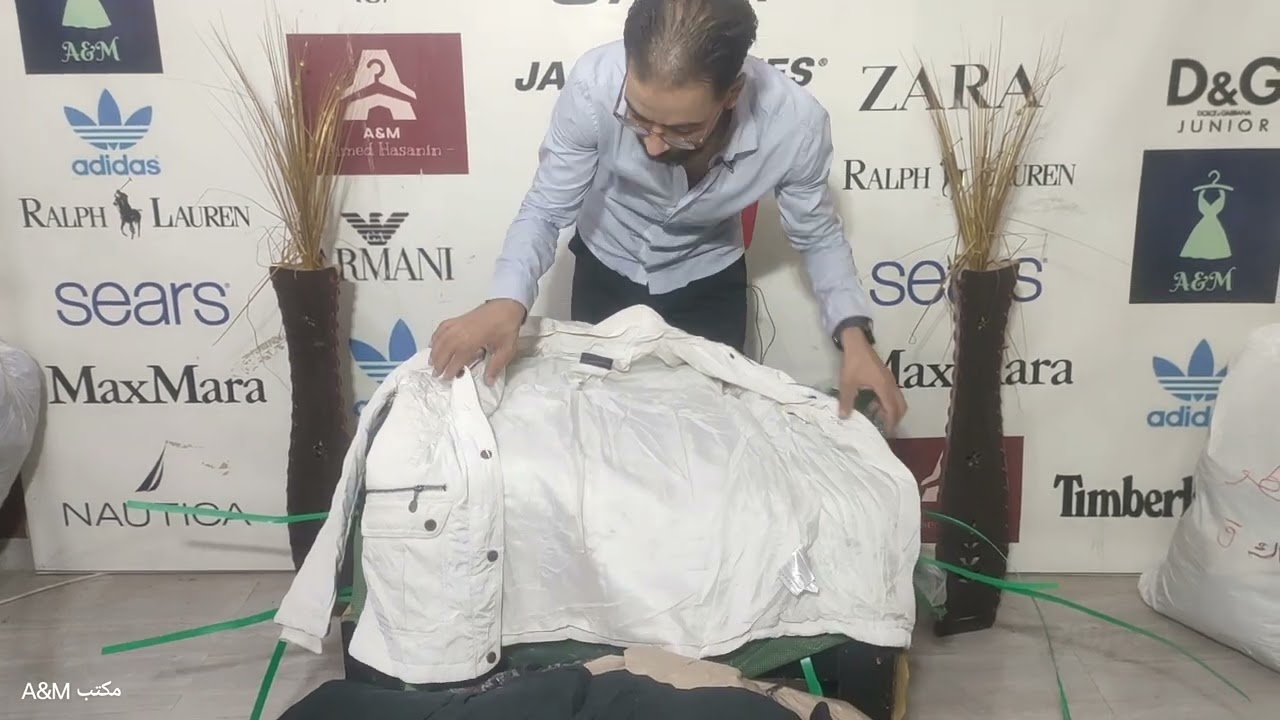 فتح باله سويتر حريمي بلجيكي وتصوير قطعه قطعه