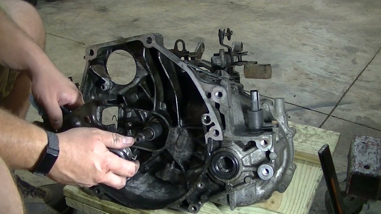Honda Civic 01-05 (7-е поколение) Замена заднего главного сальника сцепления/маховика