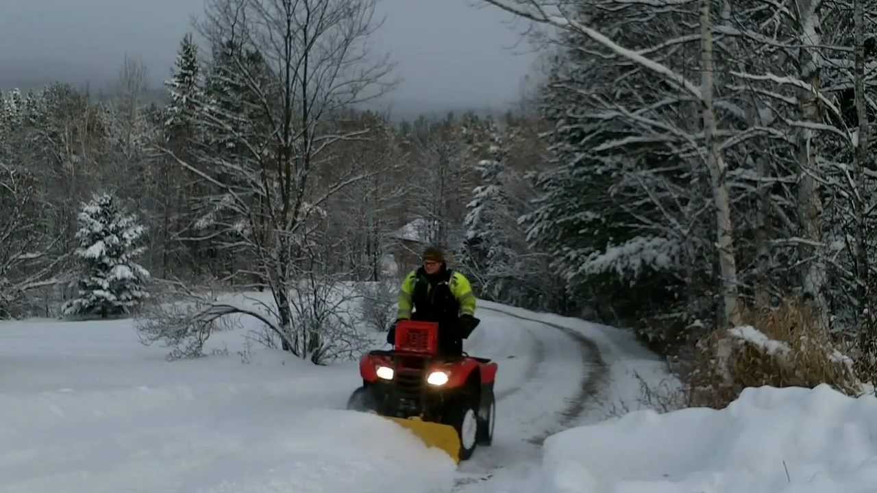 HONDA RANCHER 420: Snow plowing review
