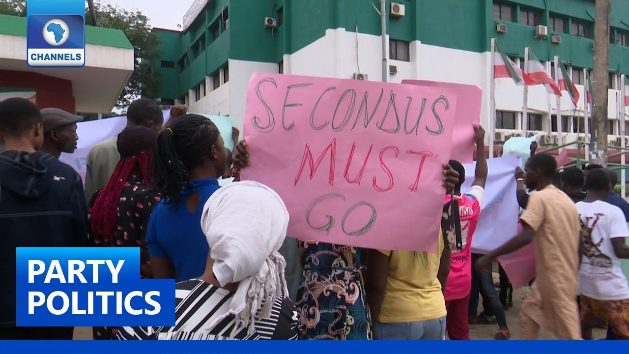 Protests Continue To Rock PDP Secretariat In Abuja
