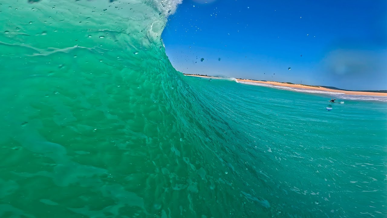Una ostia INOLVIDABLE en los mejores tubos de Surf del año