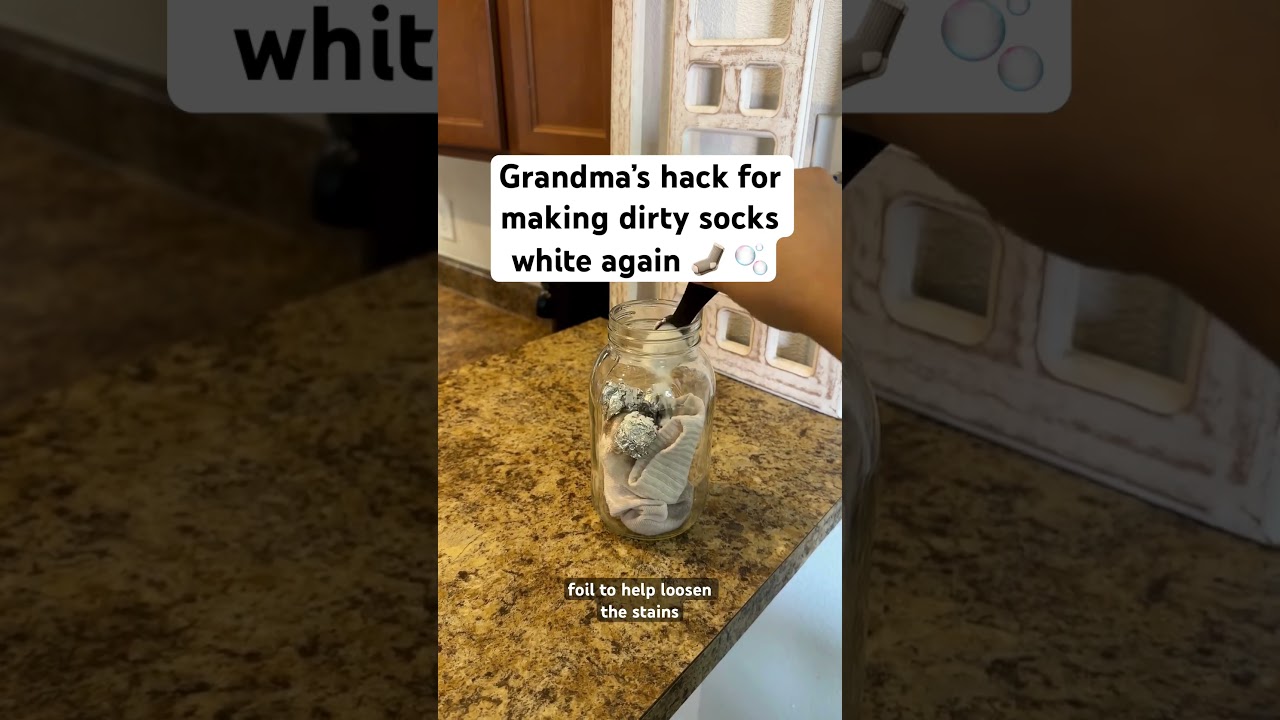 Make your old socks come back to life with this useful hack! #cleaninghacks #cleansocks
