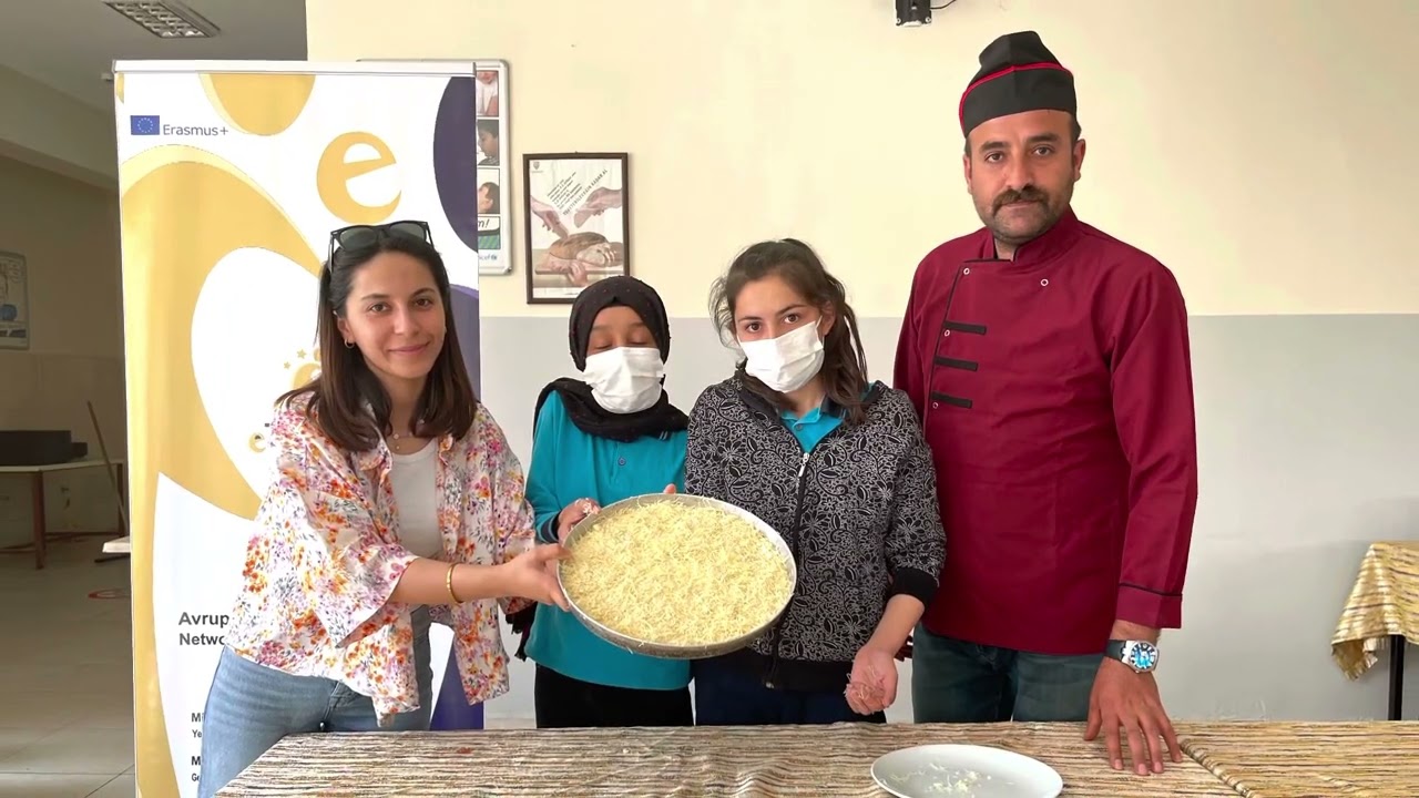 “Geleneksel Mutfağım”etwinning projemiz kapsamında yöresel tatlımız Künefeyi tanıttık