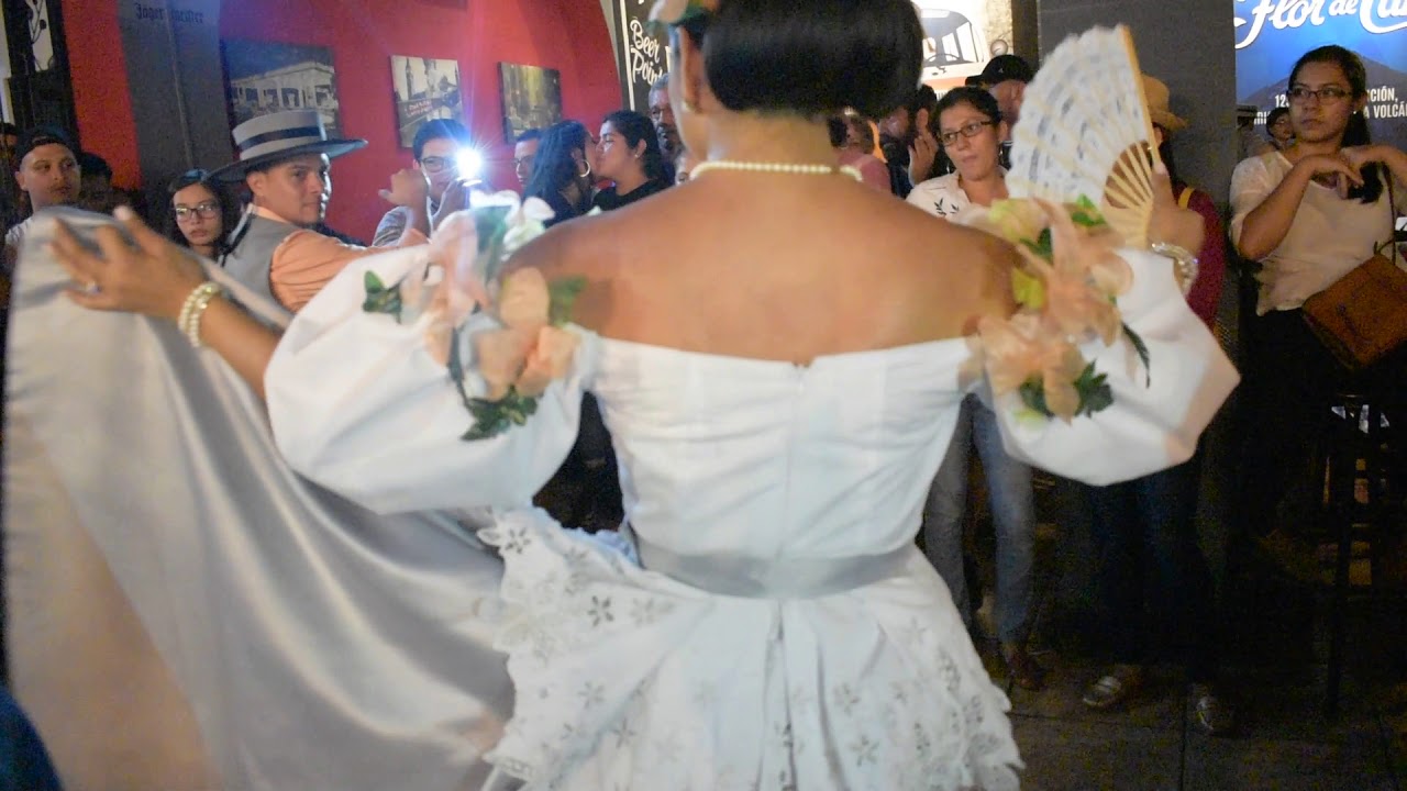 El Cuartillado o Acuartillado. Baile de Parejas. 