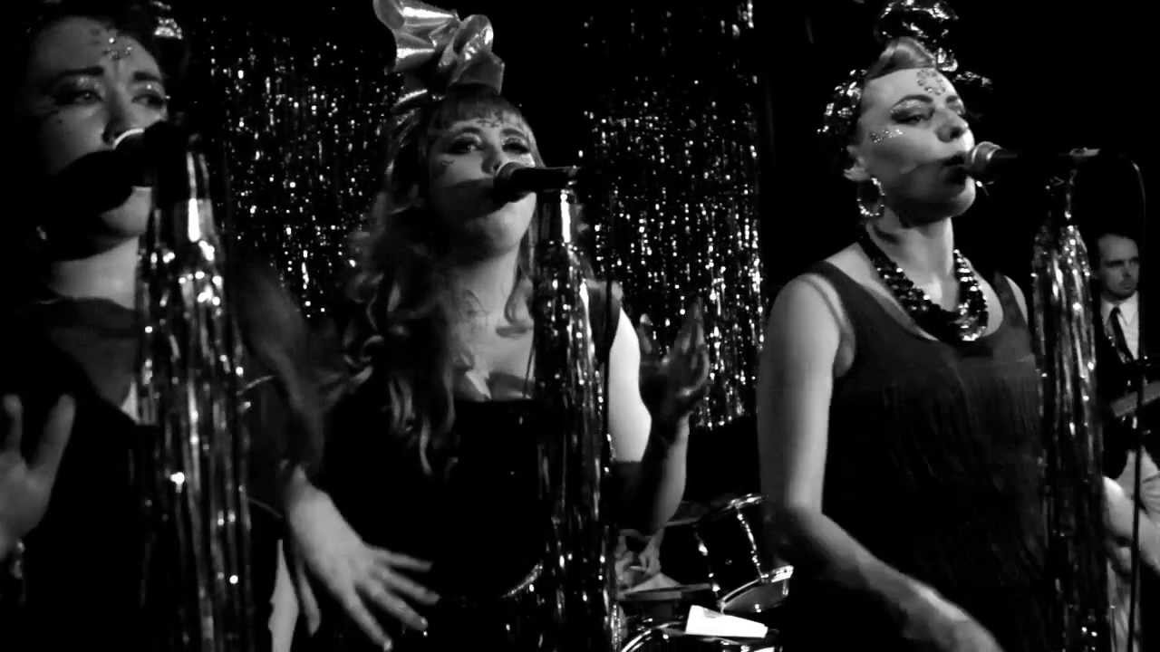 Clairy Browne & The Bangin' Rackettes 