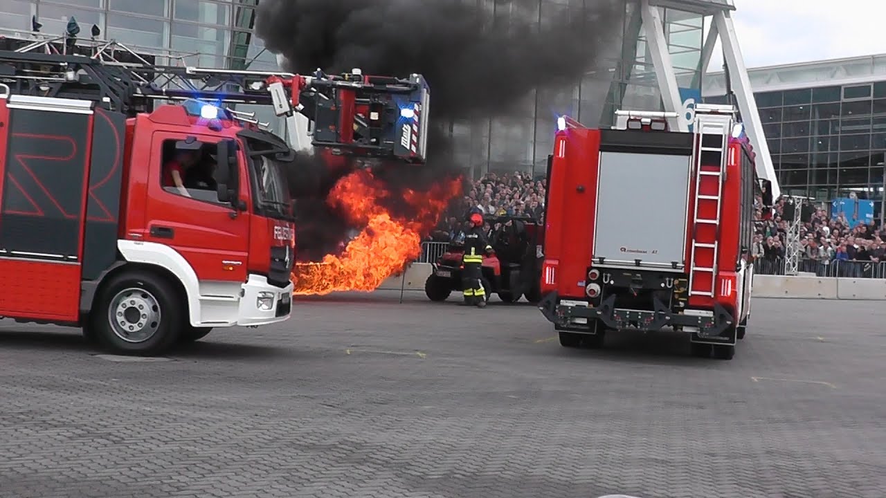 ROSENBAUER BLAULICHT ACTION & STUNTSHOW [INTERSCHUTZ 2015]