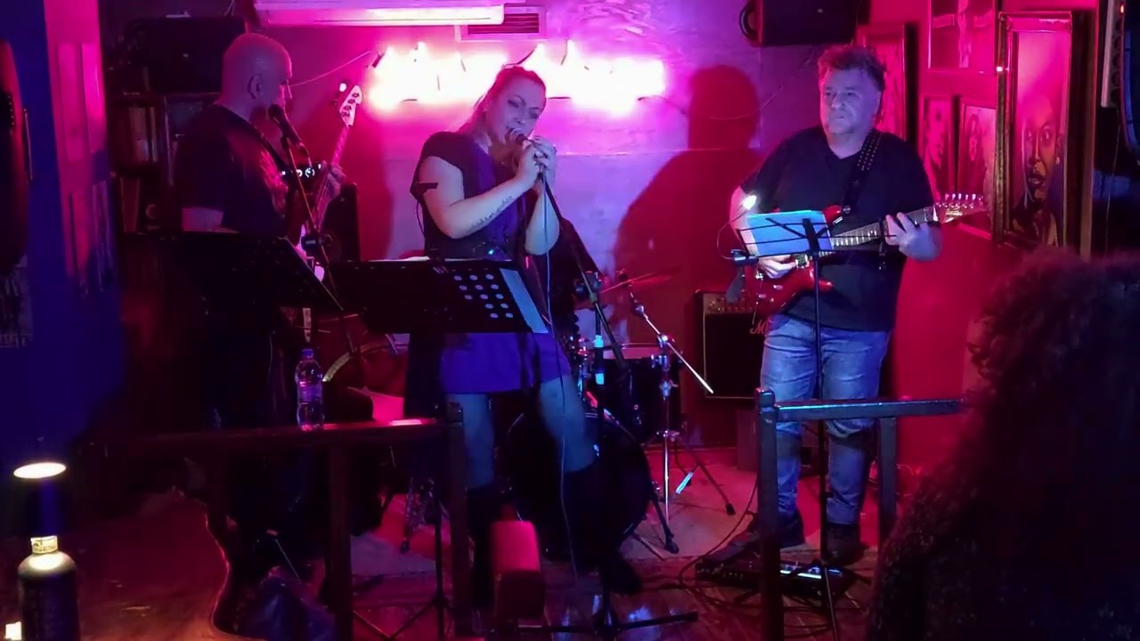 ΦΩΤΙΑ ΣΤΟ ΛΙΜΑΝΙ  cover FLASHBACK live @ Silver Spurs