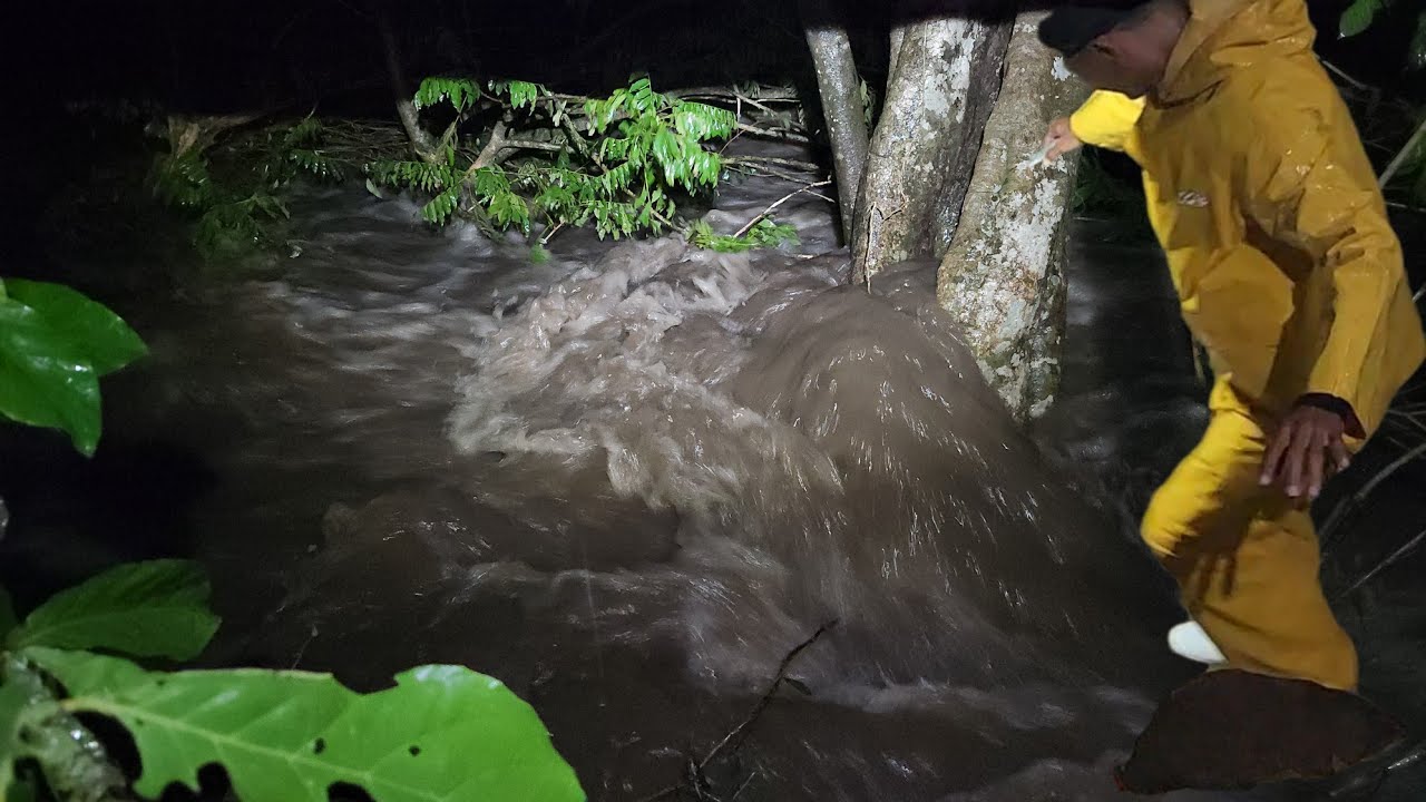🚨Alerta roja se  desborda el río jalala y juan perez queda atrapado 🚨😱