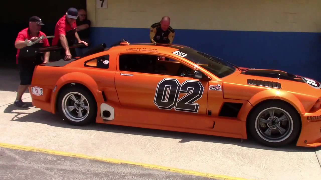 George drives a Mustang 5.5L V8